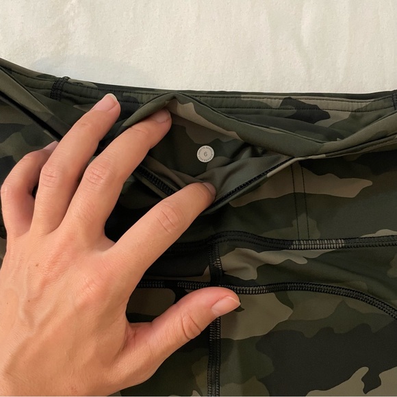 Lululemon Fast and Free High-Rise Tight 25"
Heritage 365 Camo Medium Olive Multi - Picture 9 of 9